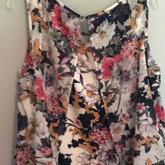 Top - Picture 5 of 6